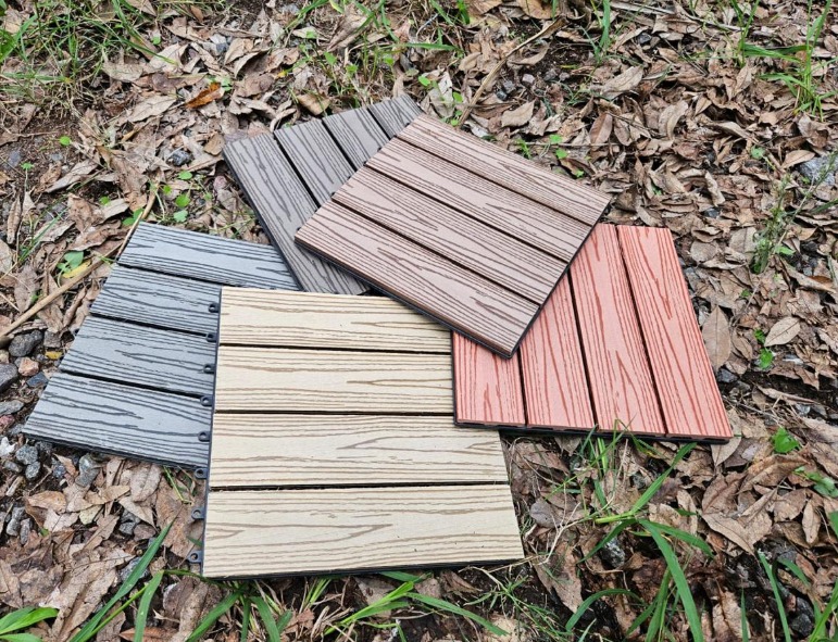 EFL BALDOSA DECK WPC MARRON x M² 300X300X21MM (caja contiene 11 unidades)