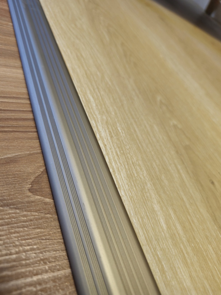 [AQUAPRIMEAP01] Piso LAMINADOS 9,50x196X1216 mm | AC5 | Rectificado |cajas de 2,3834 m2 |Con Manta IXPE 1,50 mm AP01 (copia)