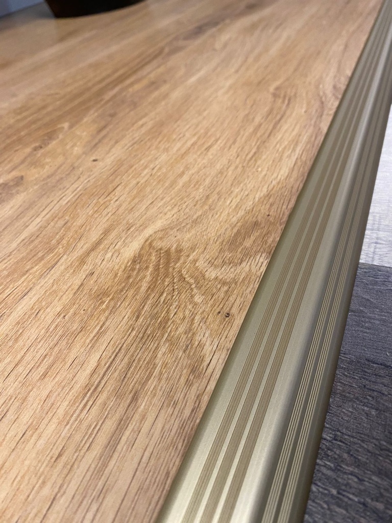 PISO MELAMINICO AC5 (VISION 1462) AQUA RESIST Caja 2.71m² / Medida Tabla 8x215x1800mm / AC5